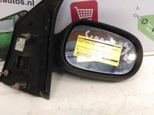Used Wing mirror, right Renault Scénic I (JA) 1.9 dTi Price € 20,00 Margin scheme offered by Autodemontagebedrijf R. Poeste B.V.