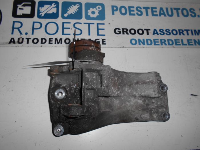 Usagé Support dynamo bas Seat Cordoba (6C2/6K2) 1.6i Prix € 40,00 Règlement à la marge proposé par Autodemontagebedrijf R. Poeste B.V.