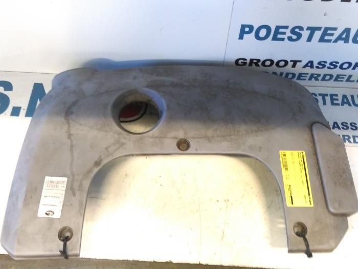 Gebrauchte Abdeckblech Motor Renault Scénic I (JA) 1.9 dTi Preis € 30,00 Margenregelung angeboten von Autodemontagebedrijf R. Poeste B.V.