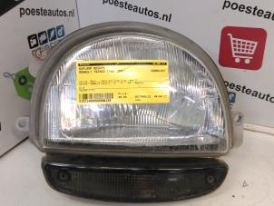 Used Headlight, right Renault Twingo (C06) 1.2 SPi Phase I Price € 10,00 Margin scheme offered by Autodemontagebedrijf R. Poeste B.V.
