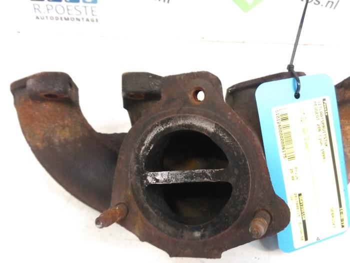 Exhaust manifold from a Peugeot 206 (2A/C/H/J/S) 1.4 XR,XS,XT,Gentry 1999