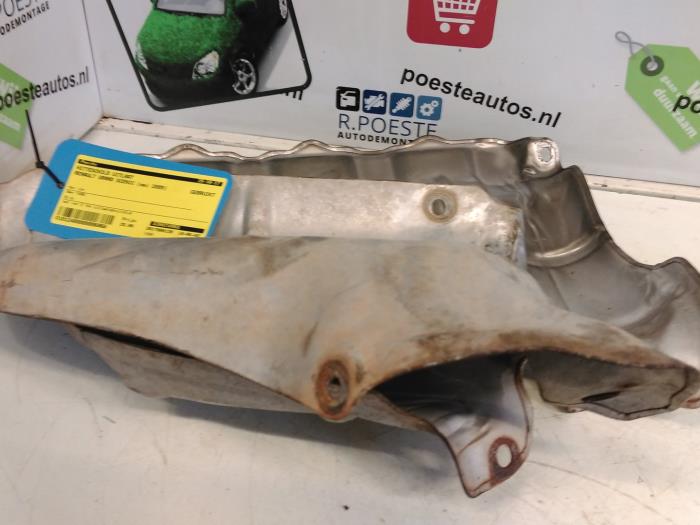 Exhaust heat shield from a Renault Grand Scénic II (JM) 2.0 16V 2005