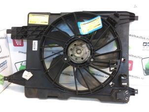 Usagé Ventilateur radiateur Renault Grand Scénic II (JM) 2.0 16V Prix € 40,00 Règlement à la marge proposé par Autodemontagebedrijf R. Poeste B.V.