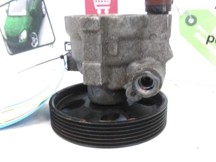 Usagé Pompe de direction Renault Laguna II (BG) 2.0 16V IDE Prix € 30,00 Règlement à la marge proposé par Autodemontagebedrijf R. Poeste B.V.