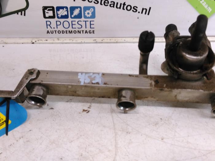Gebrauchte Einspritzdüse (Einspritzer) Opel Corsa B (73/78/79) 1.0i 12V Preis € 25,00 Margenregelung angeboten von Autodemontagebedrijf R. Poeste B.V.