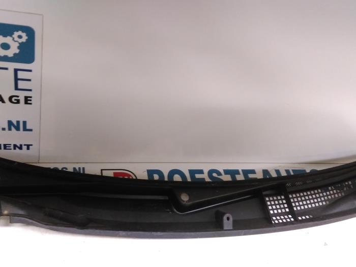 Używane Parawan Fiat Stilo (192A/B) 1.9 JTD 115 5-Drs. Cena € 25,00 Procedura marży oferowane przez Autodemontagebedrijf R. Poeste B.V.