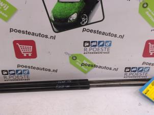 Usagé Kit amortisseur gaz hayon Peugeot 306 (7A/C/S) 1.8i XT,ST Prix € 15,00 Règlement à la marge proposé par Autodemontagebedrijf R. Poeste B.V.