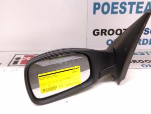 Gebrauchte Außenspiegel links Peugeot 306 (7A/C/S) 1.8i XT,ST Preis € 20,00 Margenregelung angeboten von Autodemontagebedrijf R. Poeste B.V.