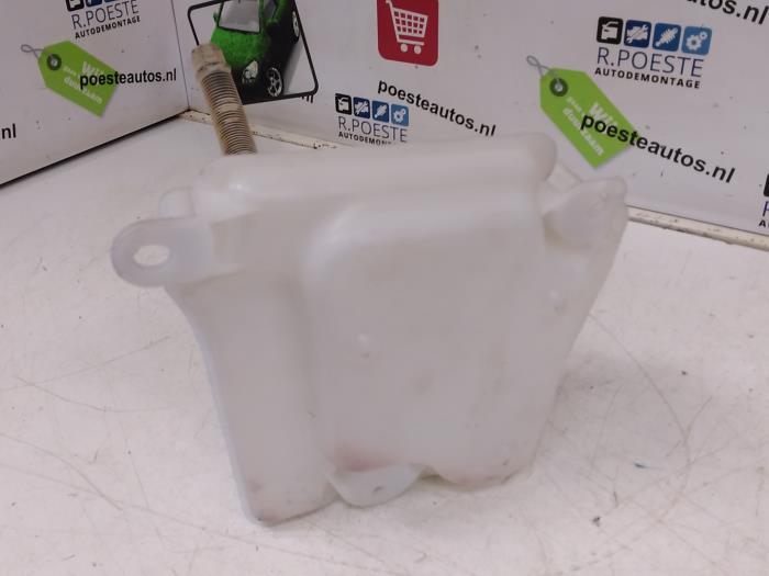 Front windscreen washer reservoir from a BMW 3 serie Compact (E46/5) 316ti 16V 2002