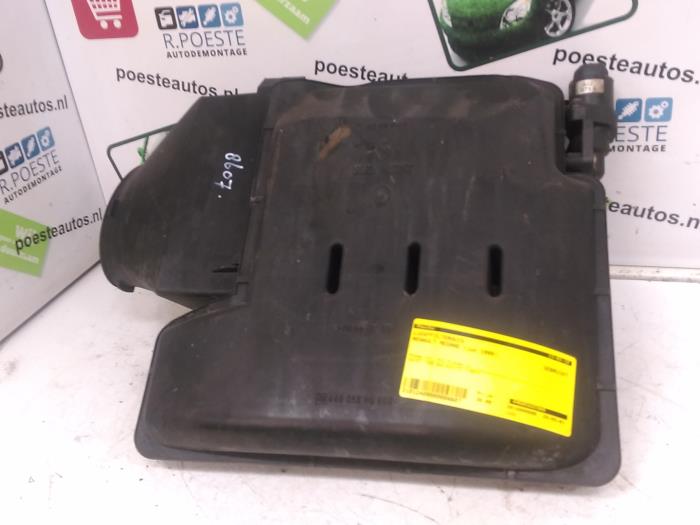 Begagnade Luftfilterhus Renault Megane (EA) 1.4 16V Pris € 30,00 Marginaltabell erbjuds av Autodemontagebedrijf R. Poeste B.V.