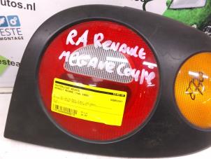 Usagé Feu arrière droit Renault Megane Coupé (DA) 1.6i Prix € 10,00 Règlement à la marge proposé par Autodemontagebedrijf R. Poeste B.V.