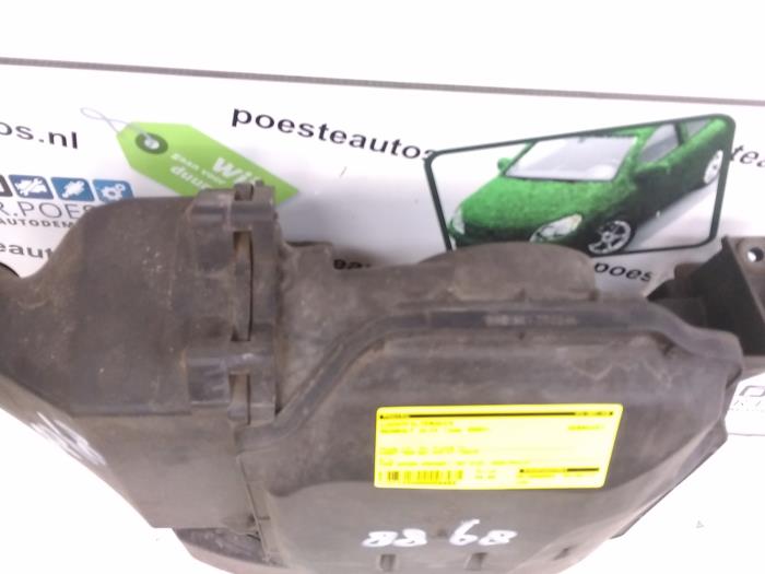 Air box from a Renault Clio II (BB/CB) 1.6 16V 2003