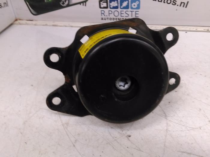 Usagé Support moteur Opel Tigra Twin Top 1.8 16V Prix € 30,00 Règlement à la marge proposé par Autodemontagebedrijf R. Poeste B.V.