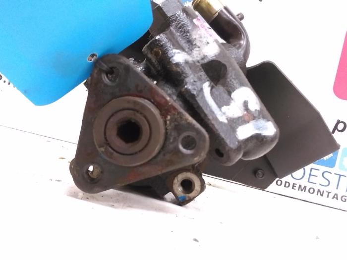 Usagé Pompe de direction Alfa Romeo 156 (932) 1.8 Twin Spark 16V Prix € 40,00 Règlement à la marge proposé par Autodemontagebedrijf R. Poeste B.V.