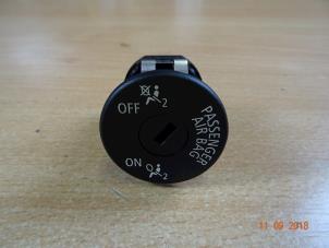 Used Airbag switch Mini Mini Open (R57) 1.6 16V Cooper Price € 17,85 Inclusive VAT offered by Miniparts24 - Miniteile24 GbR