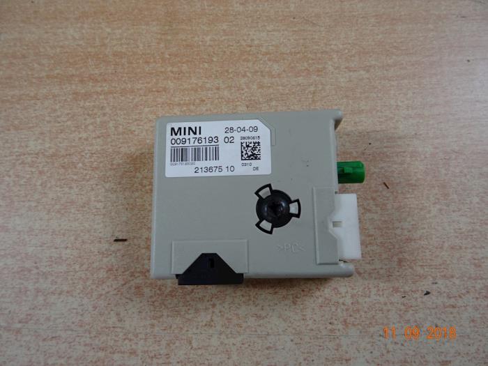 Antenna Amplifier from a MINI Mini Open (R57) 1.6 16V Cooper 2009