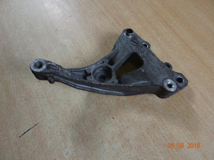 Air conditioning bracket from a MINI Mini (R56) 1.6 16V John Cooper Works 2009