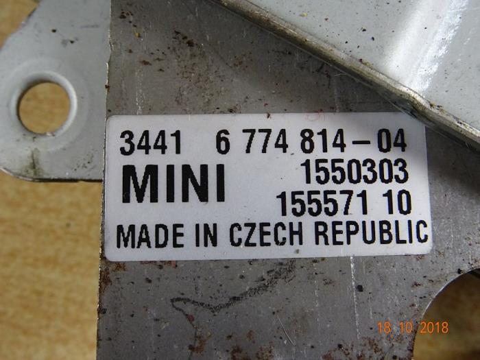 Mecanismo de freno de mano de un MINI Mini (R56) 1.6 16V One 2012