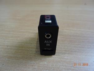 Używane Zlacze AUX/USB Mini Mini Open (R57) 1.6 16V Cooper Cena € 17,85 Z VAT oferowane przez Miniparts24 - Miniteile24 GbR