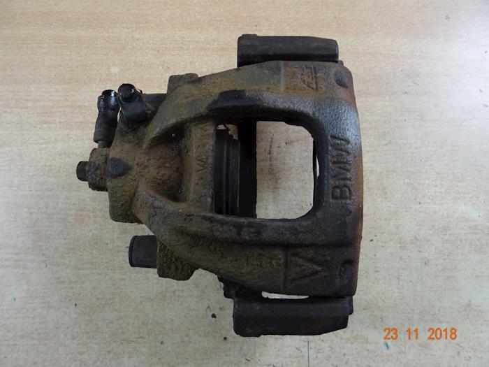 Front brake calliperholder, left from a MINI Mini Cooper S (R53) 1.6 16V 2004