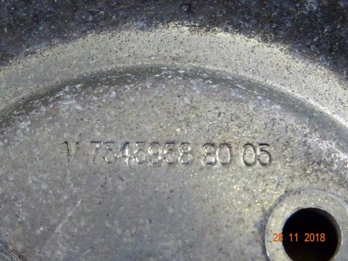 Poulie pompe à eau d'un MINI Mini Open (R57) 1.6 16V Cooper 2009