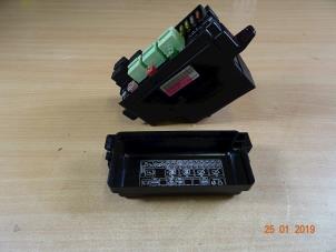 Usados Caja de fusibles Mini Mini (R56) 1.6 Cooper D 16V Precio € 25,00 Norma de margen ofrecido por Miniparts24 - Miniteile24 GbR