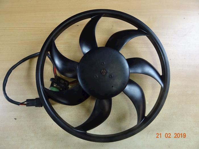 Radiator fan from a MINI Mini (R56) 1.6 16V Cooper S 2008