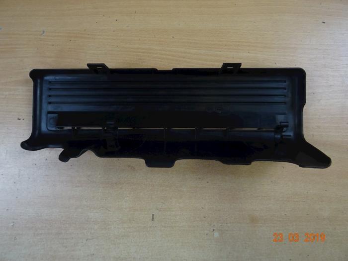 Engine cover from a MINI Mini One/Cooper (R50) 1.6 16V One 2003