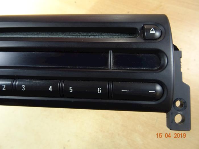 Radio CD Spieler van een MINI Mini Cooper S (R53) 1.6 16V 2003