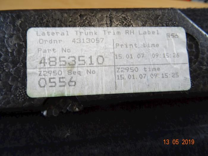 Tapicerka pokrywy bagaznika prawa z MINI Mini (R56) 1.6 16V Cooper S 2007
