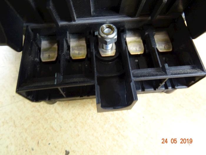 Stromverteiler van een MINI Mini Open (R57) 1.6 Cooper D 16V 2010