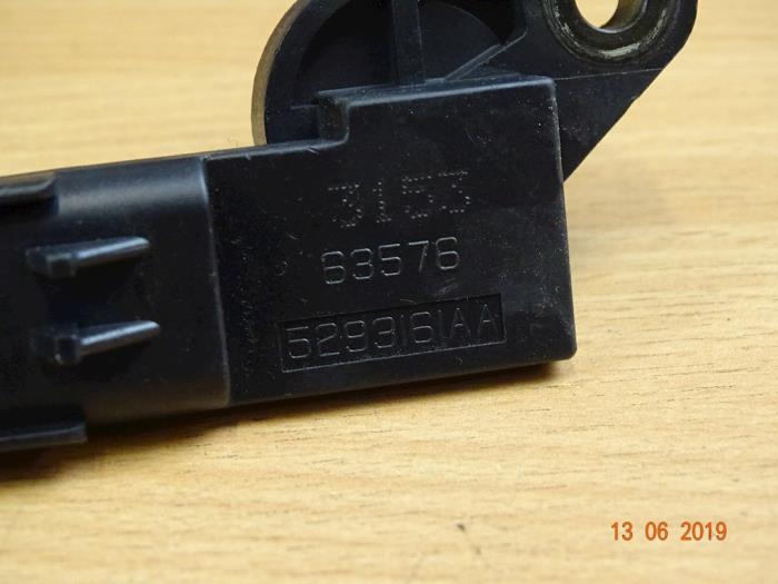 Camshaft sensor from a MINI Mini Cooper S (R53) 1.6 16V 2004