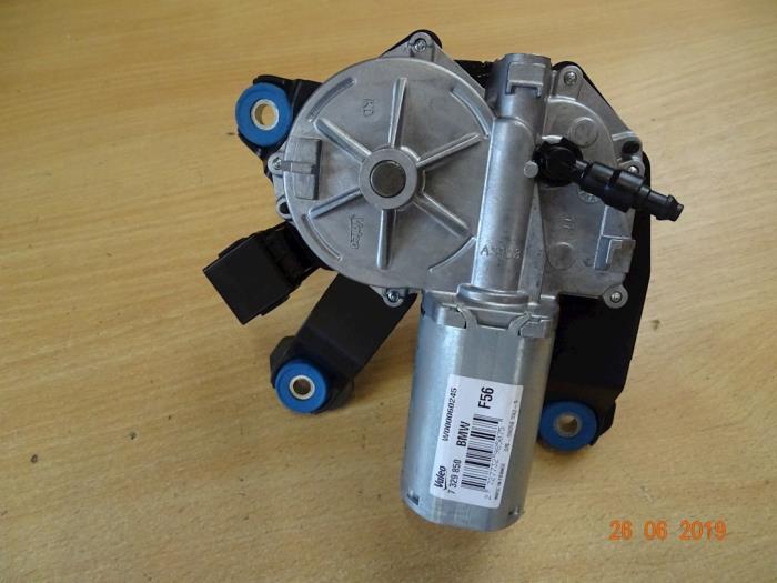 Rear wiper motor from a MINI Mini (F56) 2.0 16V Cooper S 2015