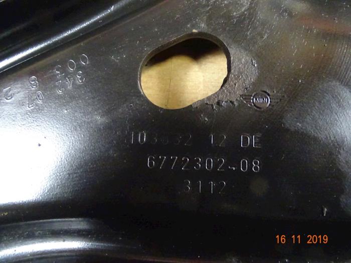 Bras de suspension avant droit d'un MINI Clubman (R55) 1.6 16V Cooper S 2008