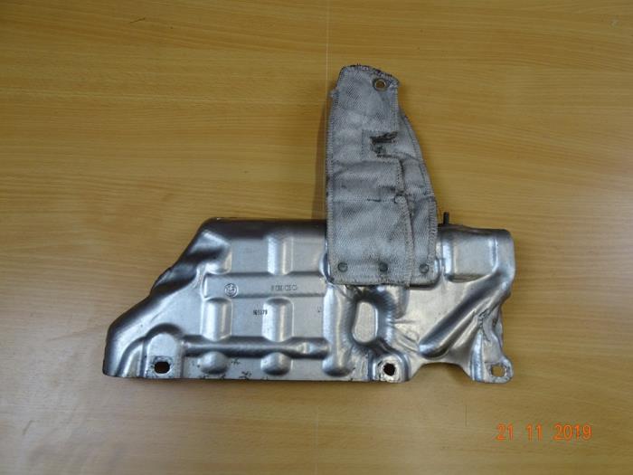 Engine protection panel from a MINI Countryman (R60) 1.6 Cooper D 2011