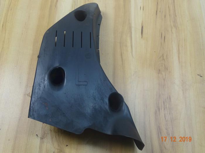 Center under tray cover