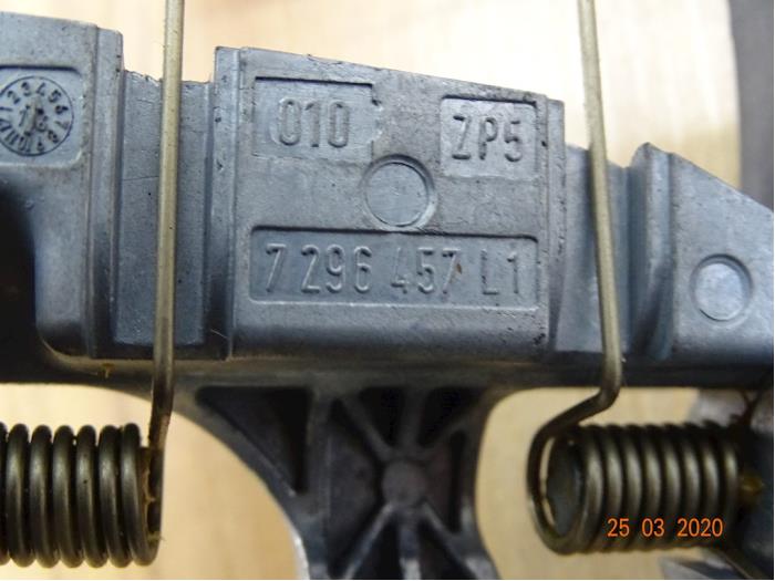 Door lock mechanism 2-door, left from a Mini ONE 2016