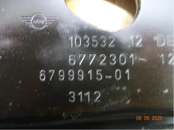 Querlenker links vorne van een MINI Mini (R56) 1.6 16V Cooper S 2013