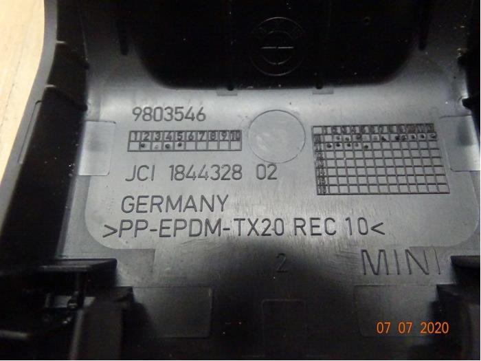 Abdeckplatte sonstige van een MINI Countryman (R60) 1.6 16V Cooper S ALL4 2014