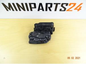 Gebrauchte Türschlossmechanik 2-türig rechts Mini Cooper Preis € 70,00 Margenregelung angeboten von Miniparts24 - Miniteile24 GbR