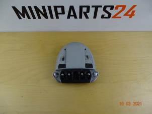 Usagé Eclairage intérieur avant Mini Mini (R56) 1.6 16V Cooper Prix € 30,00 Règlement à la marge proposé par Miniparts24 - Miniteile24 GbR