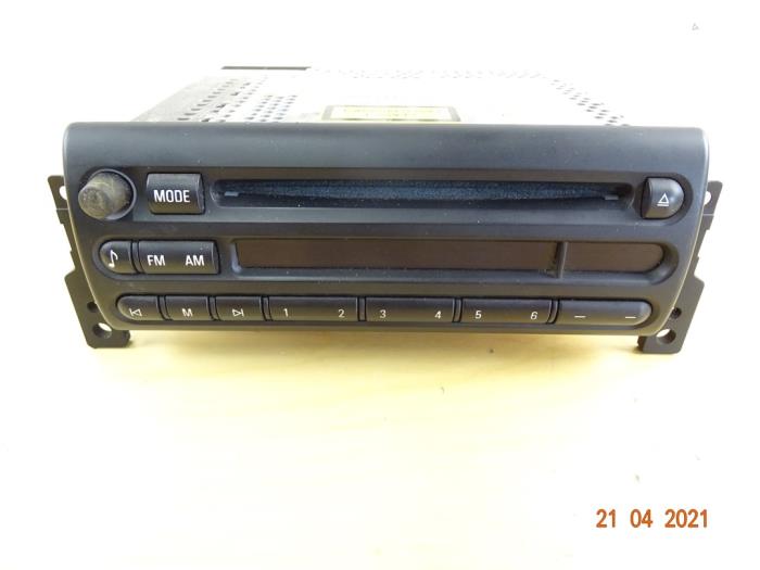 Radio CD player from a MINI Mini Cooper S (R53) 1.6 16V 2004