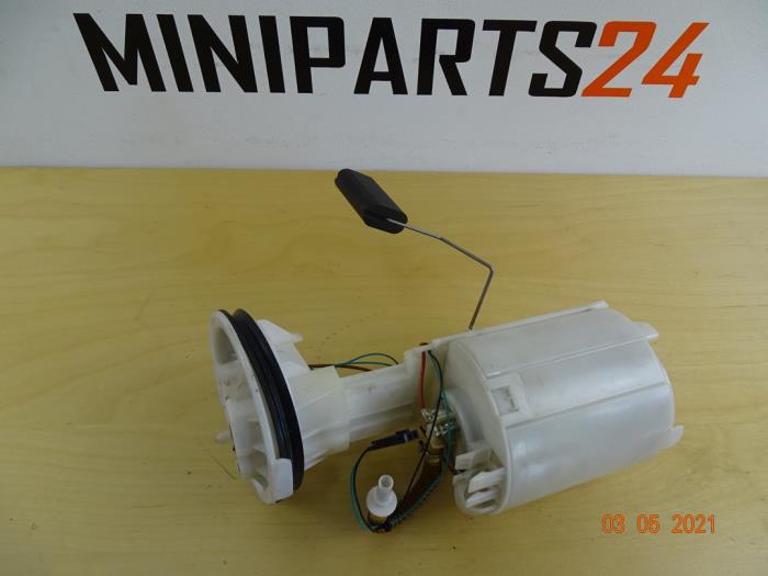 Electric fuel pump from a MINI Mini One/Cooper (R50) 1.6 16V One 2003
