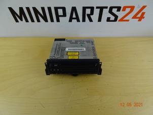 Używane Radioodtwarzacz CD Mini Mini Cooper S (R53) 1.6 16V Cena € 95,08 Z VAT oferowane przez Miniparts24 - Miniteile24 GbR