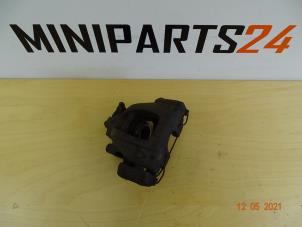 Usados Montura de freno izquierda delante Mini Mini Cooper S (R53) 1.6 16V Precio € 29,63 IVA incluido ofrecido por Miniparts24 - Miniteile24 GbR