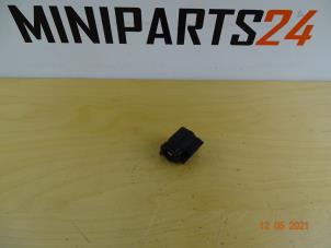 Usagé Commutateur serrure de contact Mini Mini Cooper S (R53) 1.6 16V Prix € 43,91 Prix TTC proposé par Miniparts24 - Miniteile24 GbR