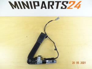 Usados Tensor de cinturón de seguridad derecha Mini Mini (R56) 1.6 16V Cooper Precio € 71,40 IVA incluido ofrecido por Miniparts24 - Miniteile24 GbR