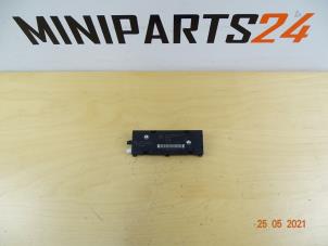 Usagé Antenne amplificateur Mini Countryman (R60) 1.6 Cooper D ALL4 Prix € 71,40 Prix TTC proposé par Miniparts24 - Miniteile24 GbR