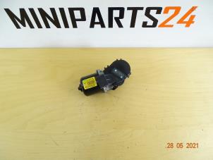 Używane Silnik wycieraczek przednich Mini Mini (R56) 1.6 One D 16V Cena € 53,43 Z VAT oferowane przez Miniparts24 - Miniteile24 GbR