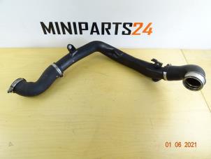 Usagé Tuyau intercooler Mini Mini (R56) 1.6 16V Cooper S Prix € 89,25 Prix TTC proposé par Miniparts24 - Miniteile24 GbR